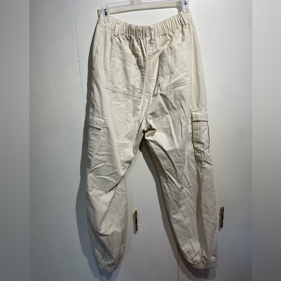 Light beige cargo pants - Picture 2 of 3